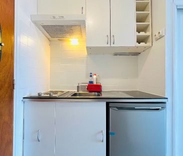 LE BLANC MESNIL - STUDIO AVEC BALCON ET CAVE - 15,65 m2 - Photo 4