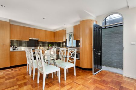 Elegant City-Edge Living - Photo 3
