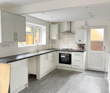 3 bedroom semi-detached house to rent - Photo 4