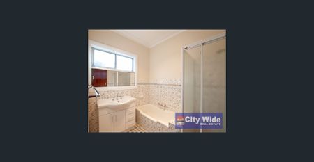 3 Bedroom spacious House close to all amenities - Photo 5