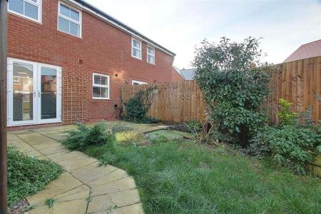 Sorrel Way, Broughton, HP22 - Photo 2