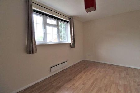 Staines Road, Feltham, TW14 - Photo 4