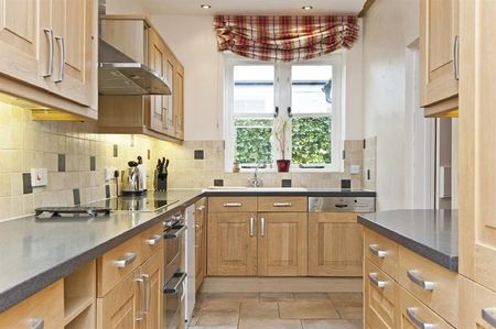 3 bedroom detached house to rent - Photo 4