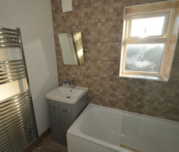 3 bedroom semi-detached house to rent - Photo 6