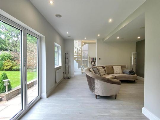4 bedroom detached house to rent - Photo 1