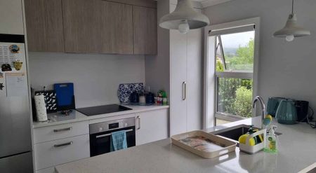 Modern 3-Bedroom Home to rent in Aotea, Porirua - Photo 5