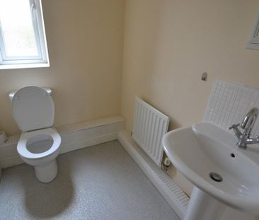 4 bedroom semi-detached house to rent - Photo 5