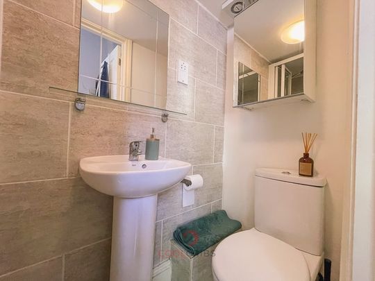 Studio Flat, Westbourne Crescent, W2 - Photo 1