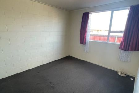 Lovely 2 bedroom unit - Photo 2