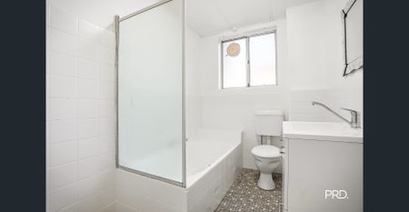 Stylish, Bright & Brand New Inside – Move Straight In! - Photo 2