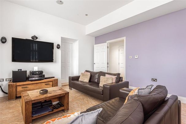 3 bedroom apartment to rent - Photo 1