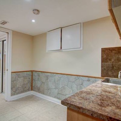 **Executive-BSMT studio/bachelor unit in Humewood-Cedarvale** - Photo 4