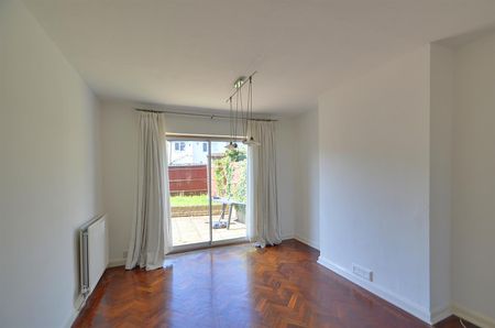 Glebe Avenue, Ickenham, UB10 - Photo 3