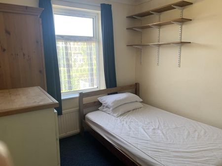 4 bedroom terraced house to rent - Photo 4