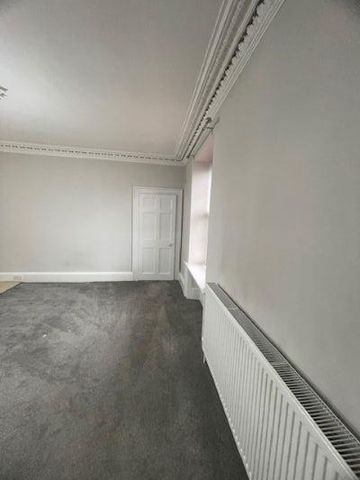 4 bedroom detached house to rent - Photo 2