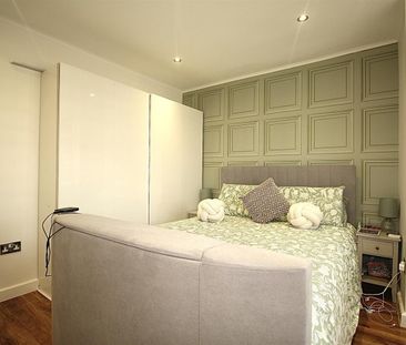 3 Bedroom House - Mid Terrace To Let - Photo 5