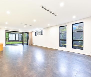 Spacious, Functional Family Home - Photo 2