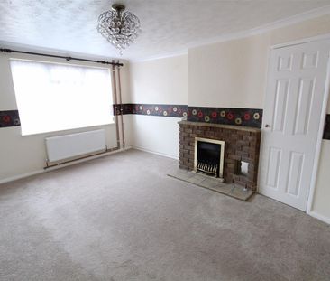 Southmead Crescent, Crewkerne, Somerset - Photo 2