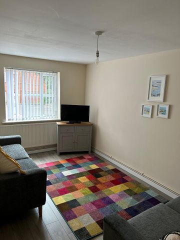 1 bedroom in a house share to rent - Photo 2