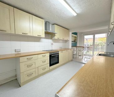 3 bedroom semi-detached house to rent - Photo 6