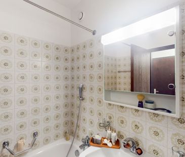 Luminoso 2.5 locali con balcone, piscina e campi da tennis - Foto 2