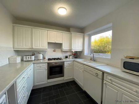 3 bedroom property to rent in Bury - Photo 4