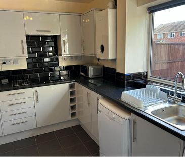 4 bedroom semi-detached house to rent - Photo 5