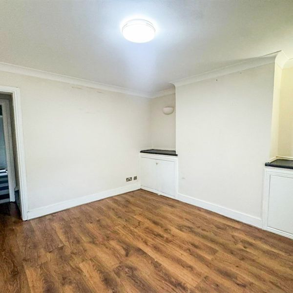 2 Bed Terraced House, Church Road, CR0 - Photo 1