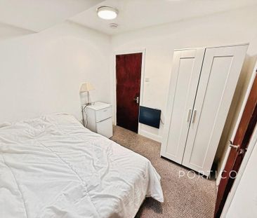 1 bedroom in a house share to rent - Photo 2