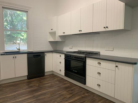 Heritage charm with modern convenience - Photo 5