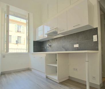 Location Appartement 3 pièces 71m² NICE 06000 - Photo 3