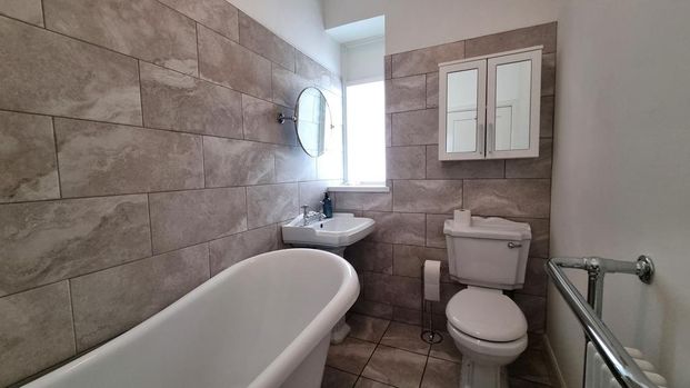 4 bedroom semi-detached house to rent - Photo 1