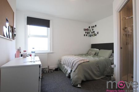3 bedroom semi-detached house to rent - Photo 3