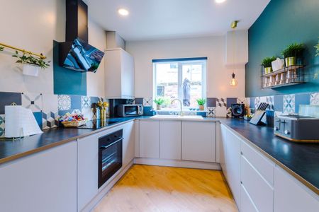 UK Award Winning, exceptionally high standard, design-led, immaculate, quiet but friendly & sociable shared home in prime location, close to Chester City Centre, transport, good shops and leisure. Room 2 - Photo 4