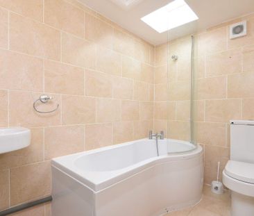 1 bedroom in a house share to rent - Photo 6