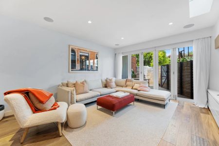 9 Merton Place, Albert Park. - Photo 3