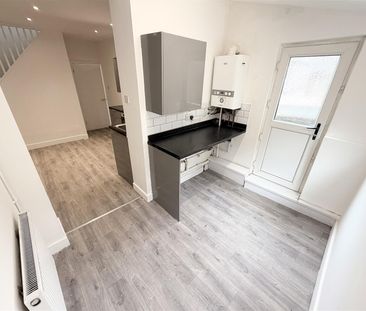 House - End Terrace For Rent Rhys Street, Tonypandy - Photo 4