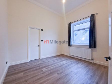 3 bedroom flat to rent - Photo 3