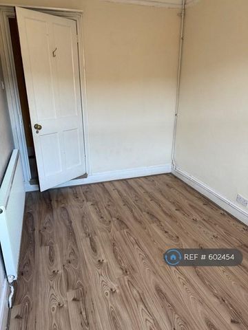 3 bedroom detached house to rent - Photo 5