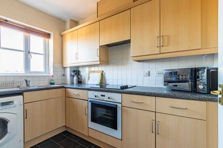 2 bed Flat for rent - Photo 5