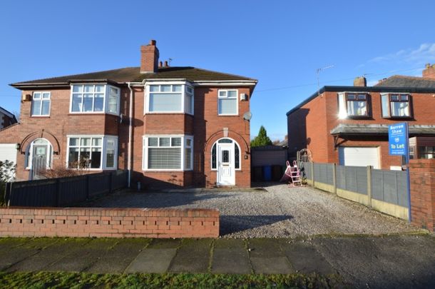 3 Bedroom Semi-Detached House - Photo 1