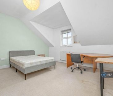 1 bedroom in a house share to rent - Photo 5