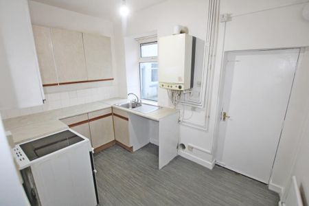 2 bedroom end of terrace house to rent - Photo 5