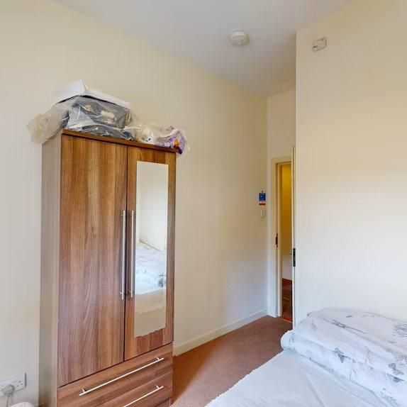 4 bedroom house of multiple occupation to rent - Photo 1