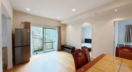 Stunning Self-Contained 2-Bedroom Home in Albany - Photo 4