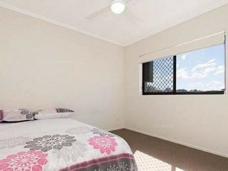 MODERN FURNISHED 2 BEDROOM APARTMENT IN A FANTASTIC LOCATION - Photo 2