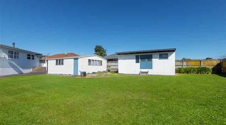 Charming 3-Bedroom Family Home in Hill Park - Photo 2