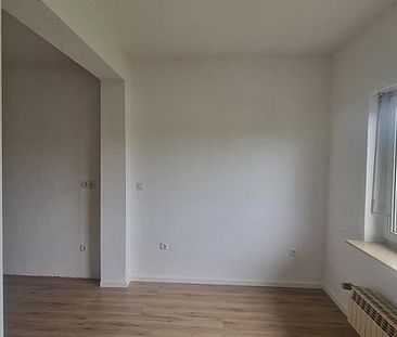 Sanierte 3-Zimmer-Wohnung in Ortsrandlage *Balkon *Carport - Photo 1