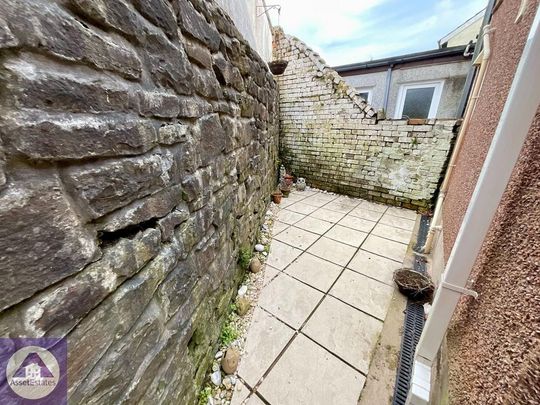 2 bedroom terraced house to rent - Photo 1