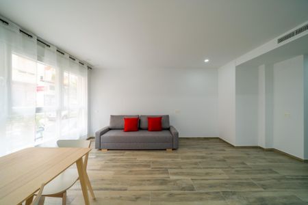 Brand new 2-bed apartment close to central Market Alicante - Photo 3